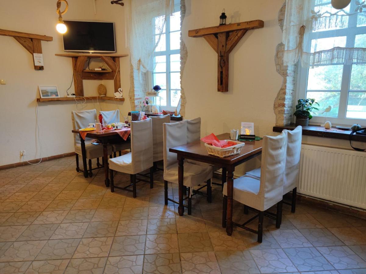 Folwark Luknajno Nad Jeziorem Sniardwy Gospoda Dziedzictwo Kulinarne Warmia-Mazury Mikołajki Ngoại thất bức ảnh
